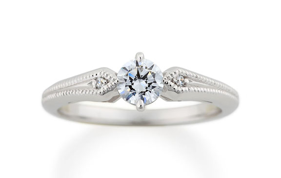 ダイヤとミル打ちが清楚に輝く婚約指輪
