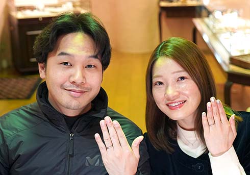 金野啓大・小川陽菜子様 (プラチナ 大胆なウェーブと彫刻の結婚指輪)